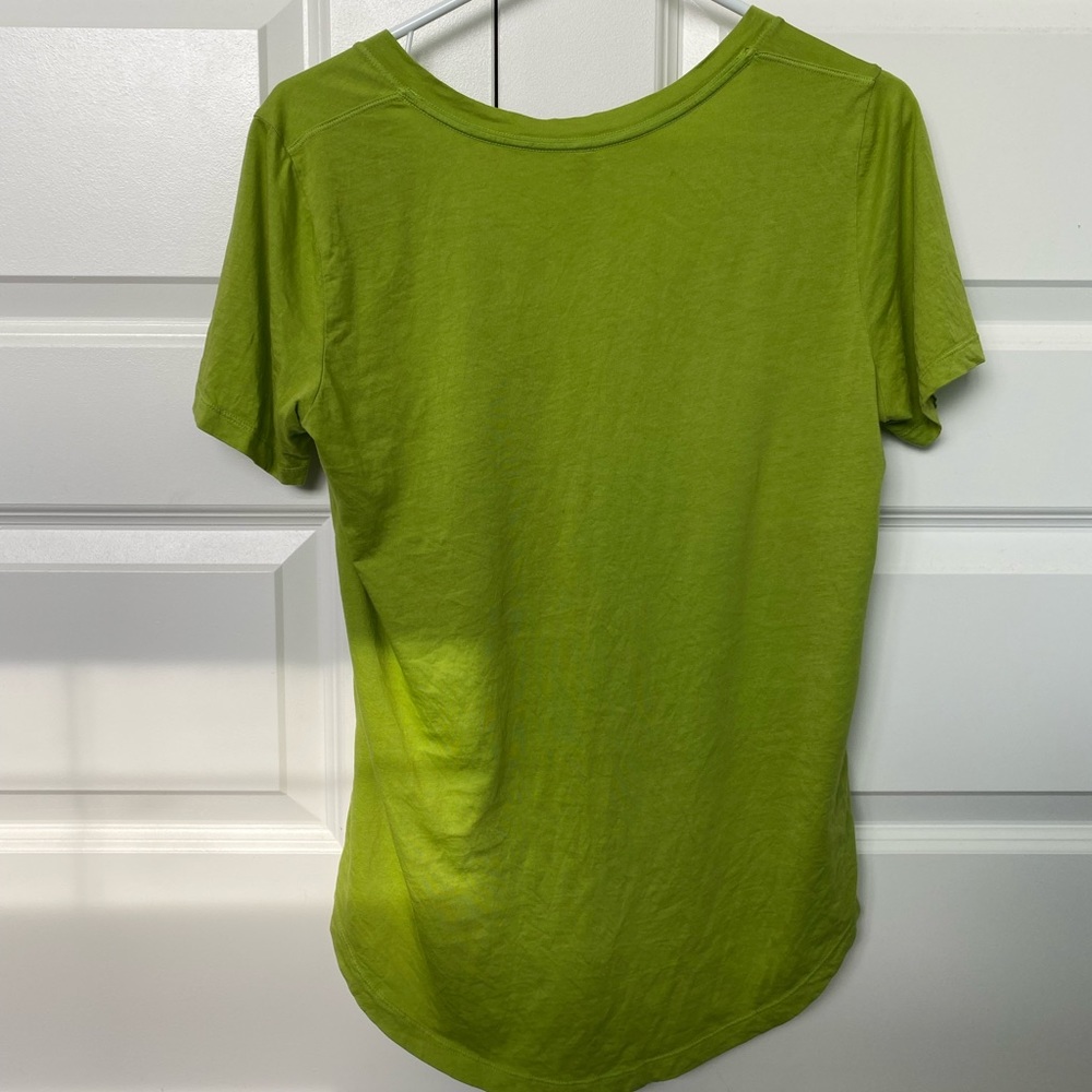 Green aritizia t-shirt - Picture 2 of 2